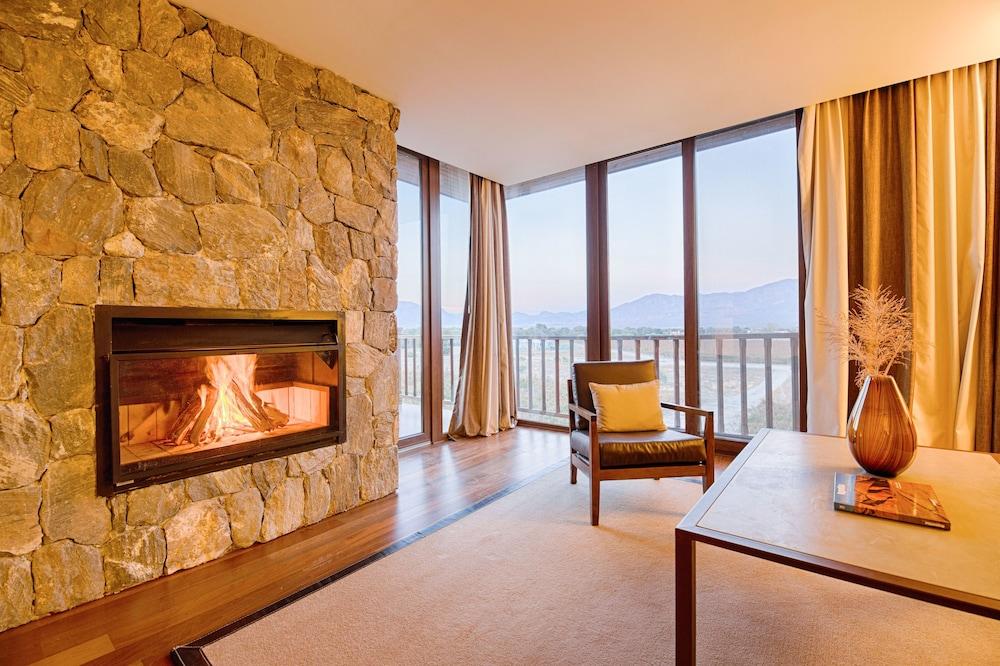Grace Cafayate Hotel Kültér fotó A suite at The Lodge at Blue Sky